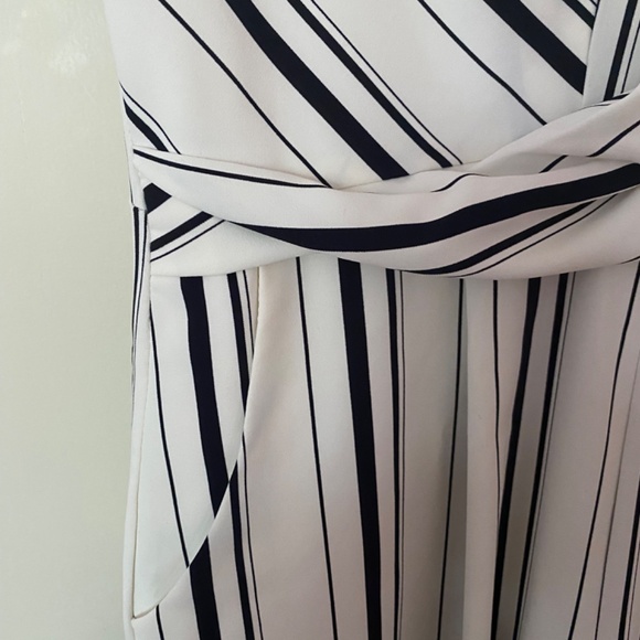 Le Chateau dressy jumpsuit, size M in white with blue stripes - Picture 4 of 6